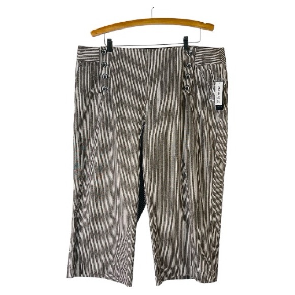 Larry Levine Pants - NWT Larry Levine brown white stripe cropped coastal sailor wide leg pants 18W
